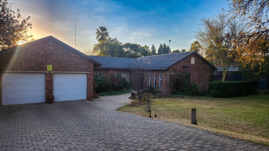 4 Bedroom Property for Sale in Wilkoppies North West